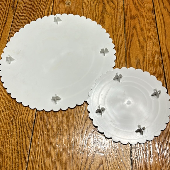 Wilton plastic decorators plates. 13” and 8” - Picture 7 of 7